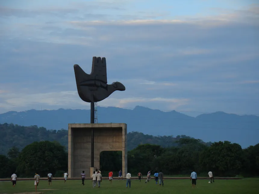 Open_Hand_monument,_Chandigarh